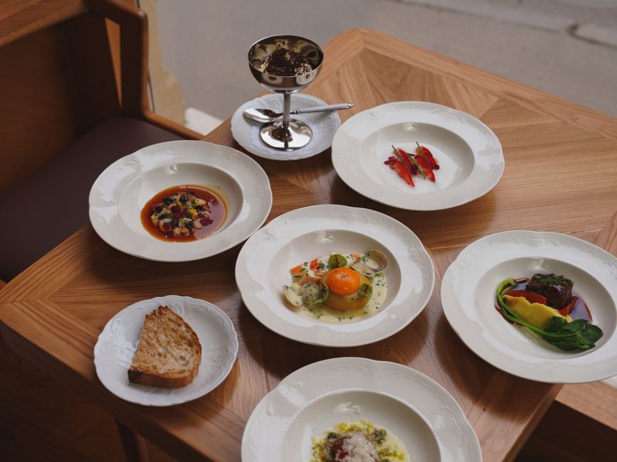 Présentation élégante d'un plat de La Table d'Olivia